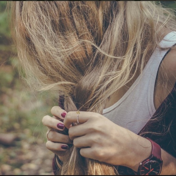New Minimalist Gold Bee Ring With Hammered Band - Picture 5 of 5